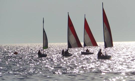 Alugue um bote de topázio em Kalamaria