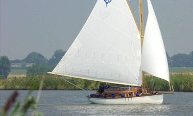 Yacht Norfolk Broads traditionnel de 30 pieds