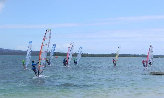 Leçon de planche à voile à Trinité-et-Tobago