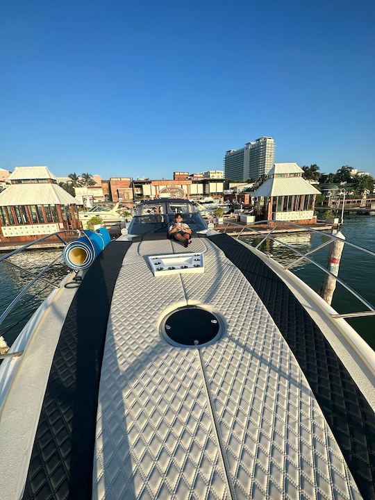 «ELEGANTE SUNSEEKER DE 60 PIES en Cancún»