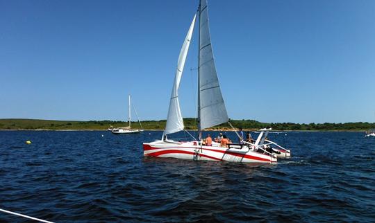 メノルカ北部での半日セーリングカタマランレンタル