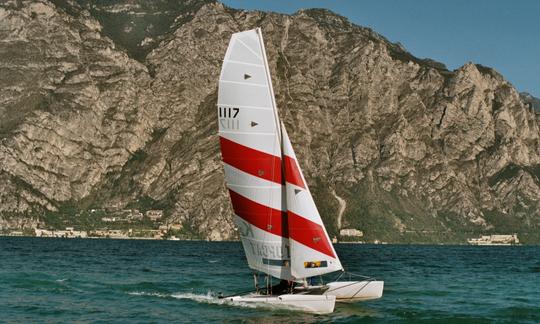 Aluguel de catamarã de praia TOPCAT K2 CLASSIC de 17 pés em Pavilosta, Letônia