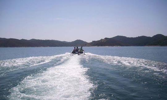 Tours en barco en Barragem de Santa Clara, Portugal