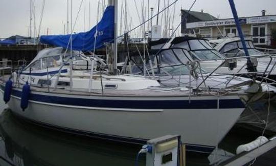 Disfrute del velero Hallberg Rassy 36 «Aeoulus» en Southampton