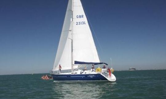 Oceanis 423 "Gull" Sailboat for 10 People in Southampton