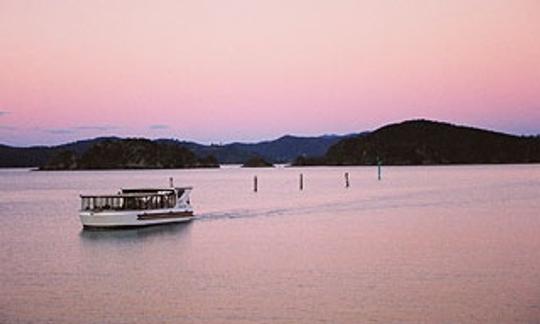 Profitez d'un dîner-croisière de 54 pieds en bateau à passagers « Ratanui » à Paihia, dans le Northland