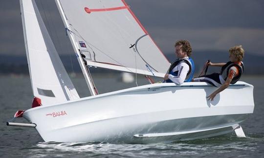 Frete de vela a laser Bahia de 15 pés em Falmouth, Reino Unido