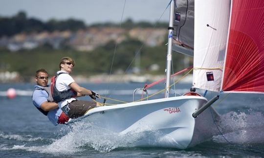 Frete de vela a laser Bahia de 15 pés em Falmouth, Reino Unido