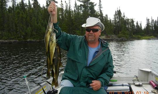 Alquiler de pesca Jon Boat de 15 pies en Biscotasing, Canadá