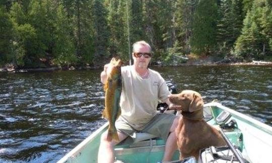 Alquiler de pesca Jon Boat de 15 pies en Biscotasing, Canadá