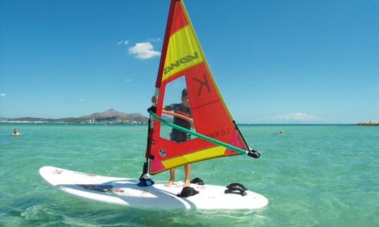 Alquiler y cursos de windsurf en Port de Pollença, España