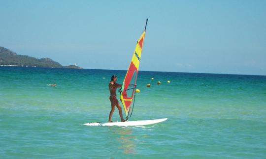 Alquiler y cursos de windsurf en Port de Pollença, España