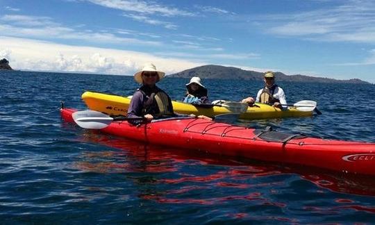 Passeios de caiaque no Lago Titicaca, Perú