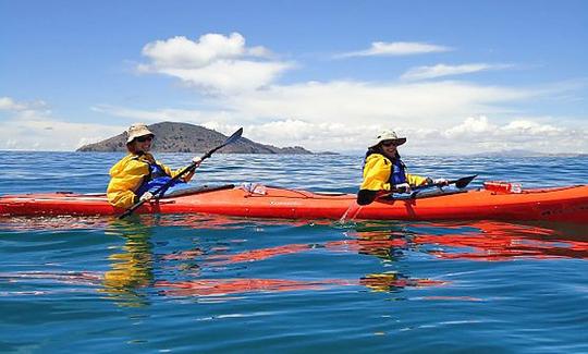 Passeios de caiaque no Lago Titicaca, Perú