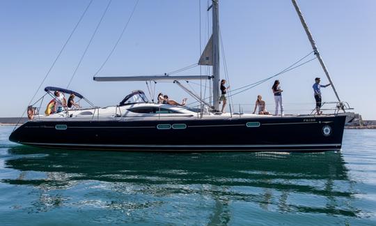 Voilier de luxe Jeanneau Sun Odyssey 54 DS à coque bleue à Barcelone