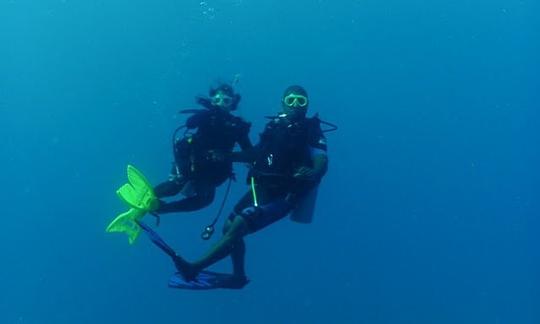 Excursions en bateau de plongée sur les récifs locaux pour 2 personnes au Belize !