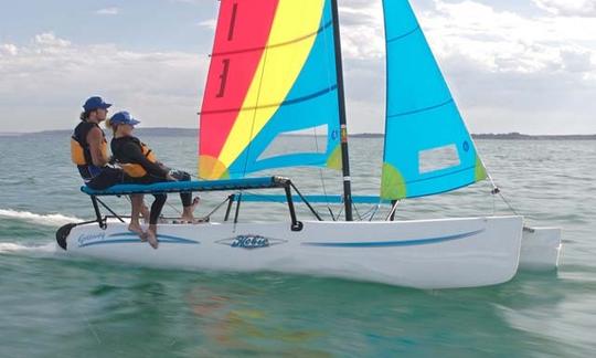 Alquiler de catamarán y windsurf en Playa Blanca