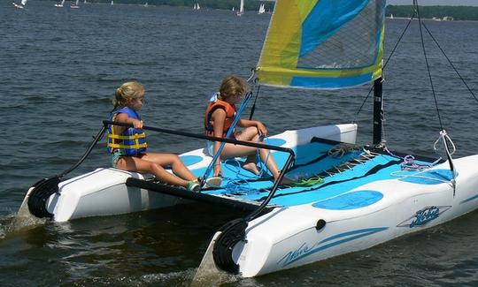 Alquiler de catamarán y windsurf en Playa Blanca