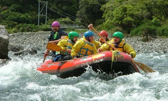 Viagens de aventura de rafting em Otaki Gorge, Nova Zelândia