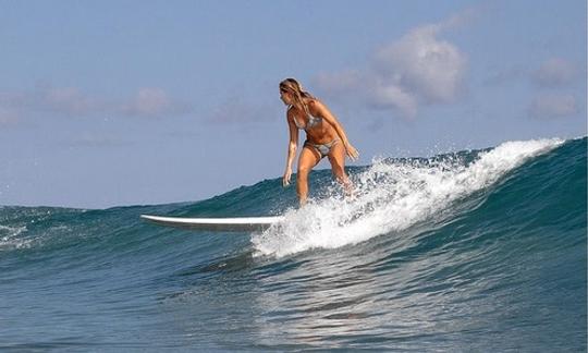 Lección de surf en República Dominicana