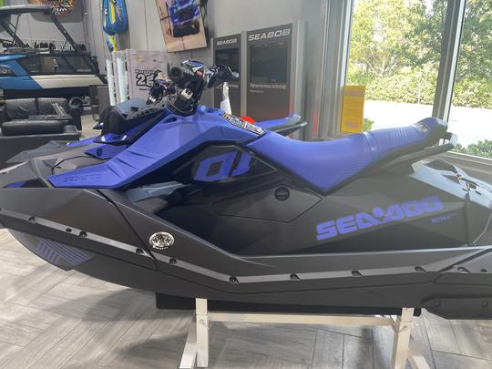 Jet ski 2 places Sea-Doo 2023 avec Bluetooth et remorque — Fun à Fort Lauderdale !