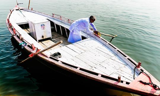 Location de bateaux à moteur à Varanasi