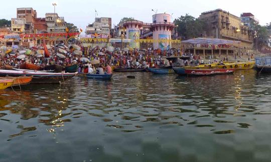 Location de bateaux à moteur à Varanasi