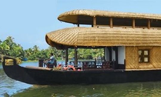 Relajantes vacaciones en casas flotantes en Alleppey, India