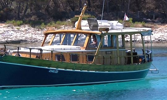 Aluguer especial de barcos a casco em Zadar, Croácia