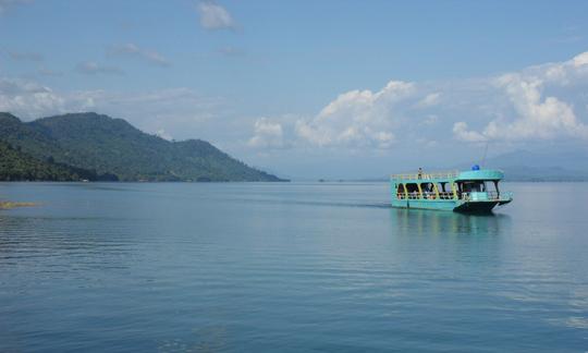 Passeio de barco no Laos