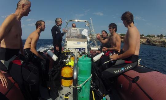 Essayez les criques de bateaux du sud de Minorque en faisant de la plongée avec tuba dans 2 criques