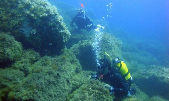 Essayez les criques de bateaux du sud de Minorque en faisant de la plongée avec tuba dans 2 criques