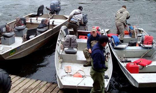 Viagem de pesca guiada em barco Jon de 17 pés em Skwentna, Alasca