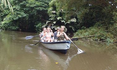 Recorrido en canoa por los canales de Tortuguero