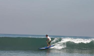 Experimente a emoção de pegar sua primeira onda em Bali, Indonésia!