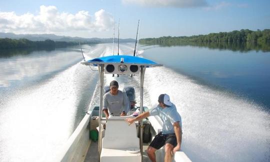 Disfrute de la pesca en alta mar en la consola central de 27 pies en Chiriquí, Panamá