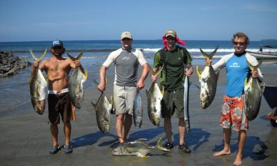 Disfrute de la pesca en alta mar en la consola central de 27 pies en Chiriquí, Panamá