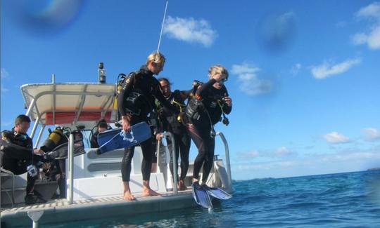 Barco de buceo en Bora Bora, Vaitape