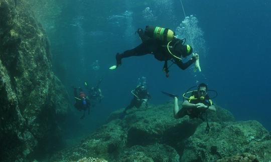 Barco de mergulho em Anatoliki Attiki