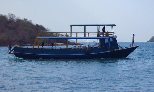 Barco de buceo en Flores Indonesia