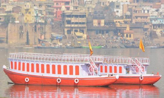 Barco de passageiros em Varanasi