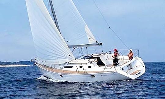 Hire Sun Odyssey 42.2 Sailing Yacht In Setúbal