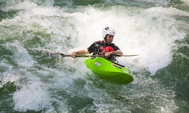 Passeios de caiaque e rafting guiados no rio Cangrejal