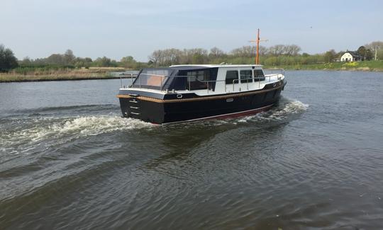 Louer un yacht pour 4 personnes à Heukelum