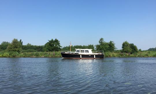 Louer un yacht pour 4 personnes à Heukelum