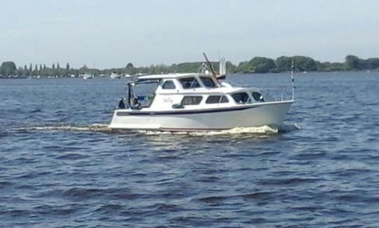 27' Pedro Cruiser Motor Boat Rental In Heukelum