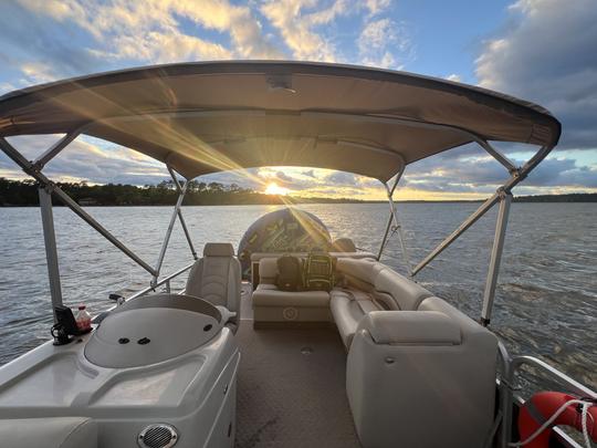 Misty Harbor 22ft Tritoon Rental Lake Conroe! Enjoy a scenic cruise!