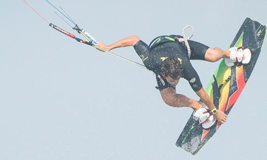 Aluguel de pranchas e aulas de kitesurf em Caleta de Famara, Espanha