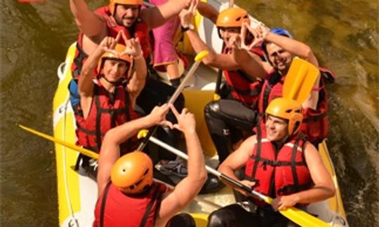 Viagem de rafting em família no Aude