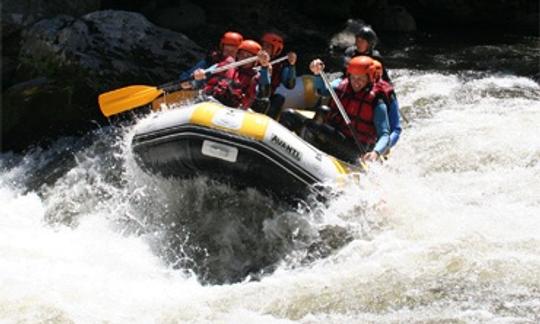 Viagem de rafting em família no Aude